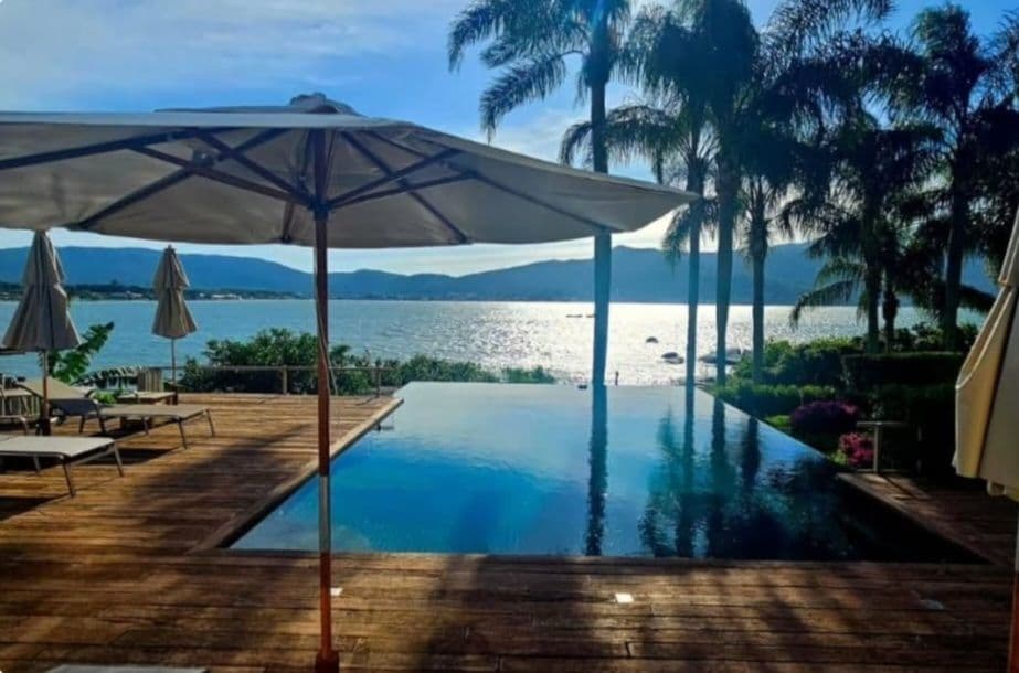 Residência Exclusiva à Beira-Lagoa | Lagoa da Conceição - Florianópolis - Brasil 🇧🇷